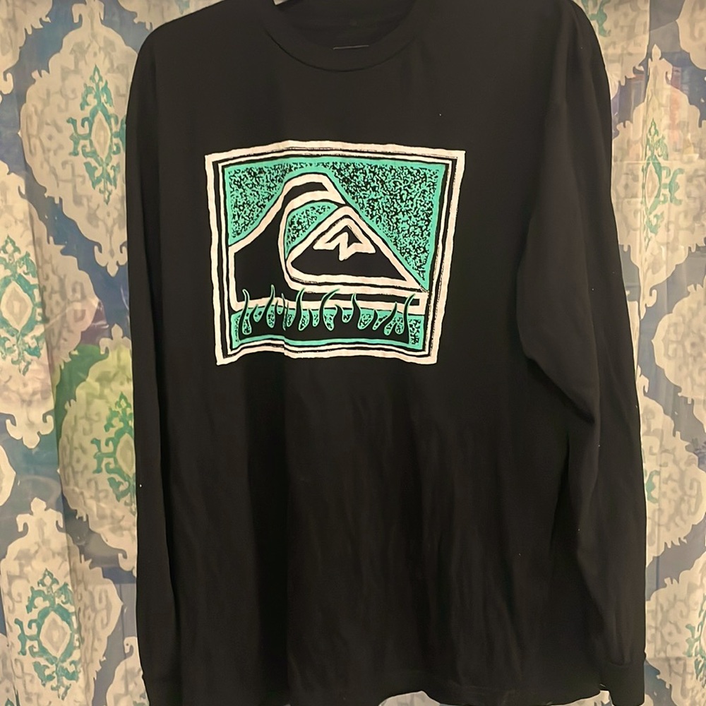 Quicksilver long sleeve tee